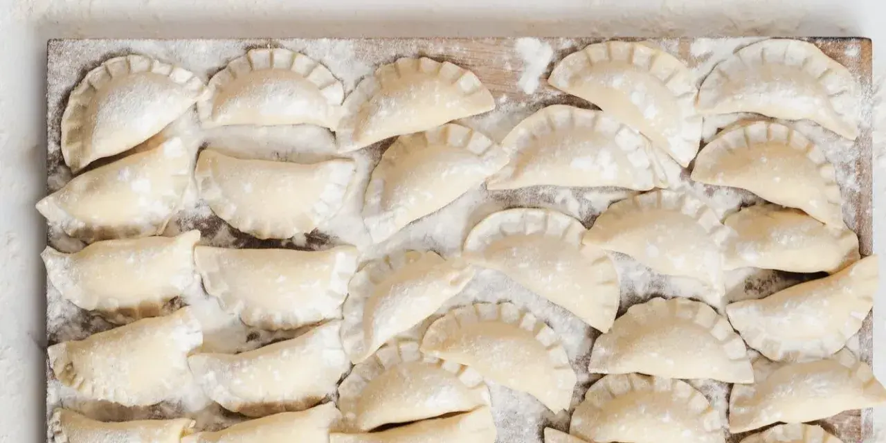 Sekret idealnego ciasta na pierogi: koniec z klejeniem i rwaniem!