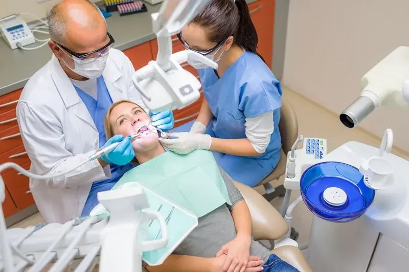 Czy na sorze jest dentysta? Dowiedz się, gdzie szukać pomocy stomatologicznej