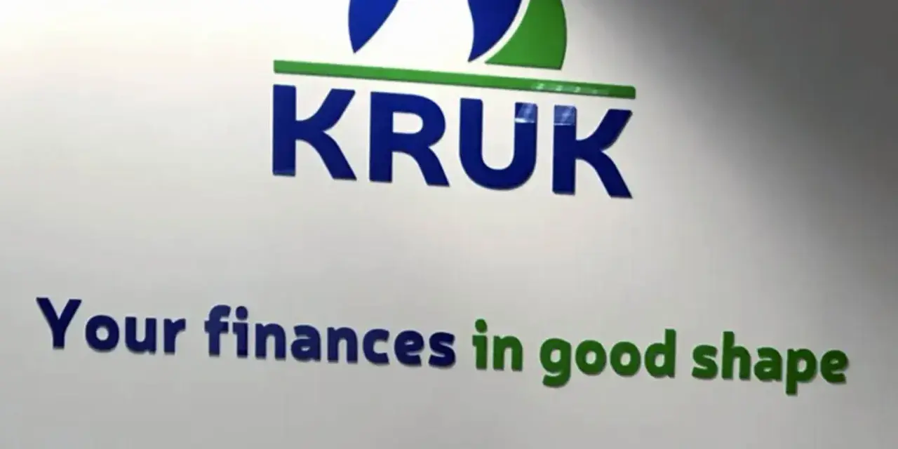 Logo KRUK z hasłem "Your finances in good shape". Firma pomaga w uporządkowaniu zadłużenia.