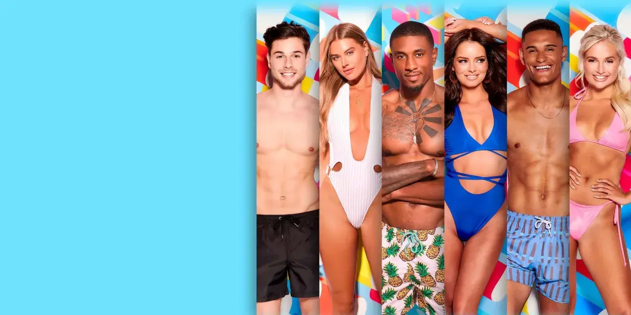 Uczestnicy Love Island 7 w letnich stylizacjach, gotowi na gorące romanse i wyzwania.