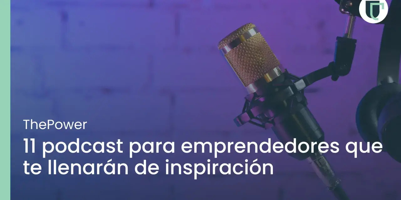 Micrófono de estudio y auriculares, listos para grabar un podcast emprendimiento que inspira.