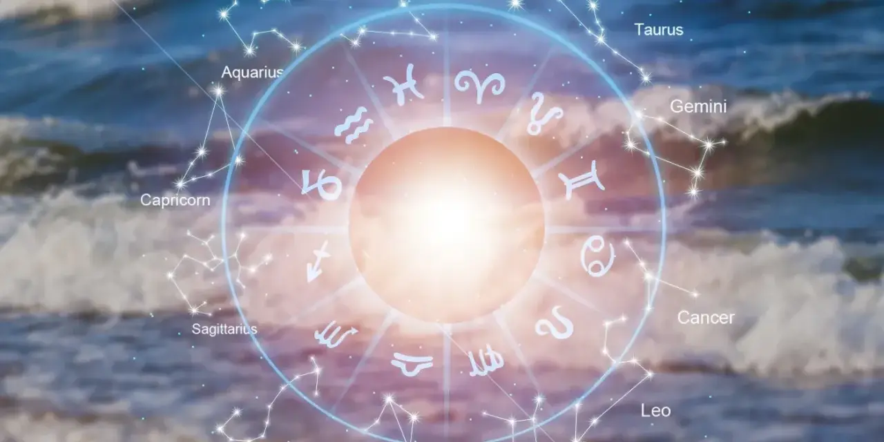 Odkryj swój horoskop na 2026 rok! Koło zodiaku i konstelacje na tle fal morskich zapowiadają kosmiczne przeżycia.