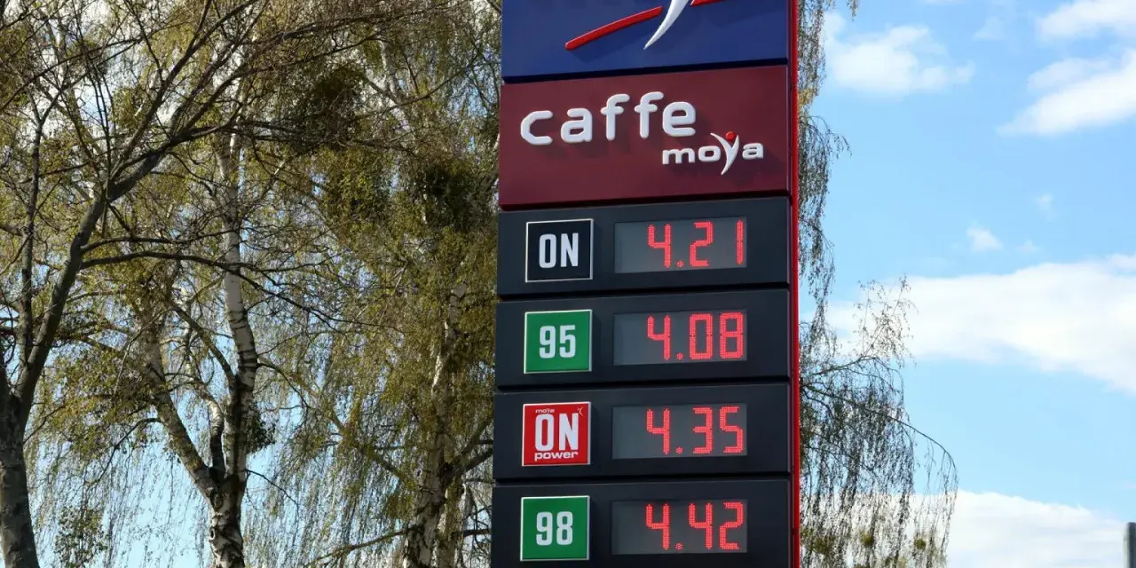 Cennik stacji Moya: ON 4.21, 95 4.08, ON Power 4.35, 98 4.42. Ile oleju napędowego z baryłki ropy?