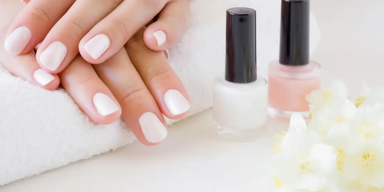 Shellac Nägel: 2 Wochen Glanz ohne Kompromisse? Der Experten-Check