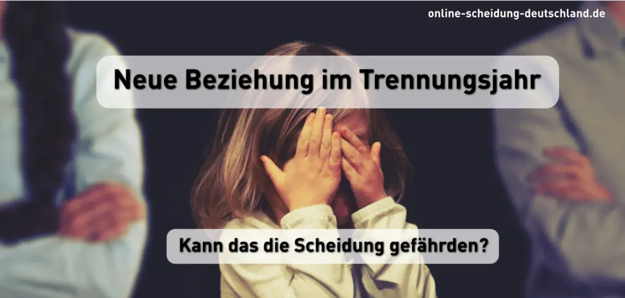 Ein Kind verdeckt die Augen, während Eltern im Hintergrund stehen. Text: "Neue Beziehung im Trennungsjahr - Kann das die Scheidung gefährden?