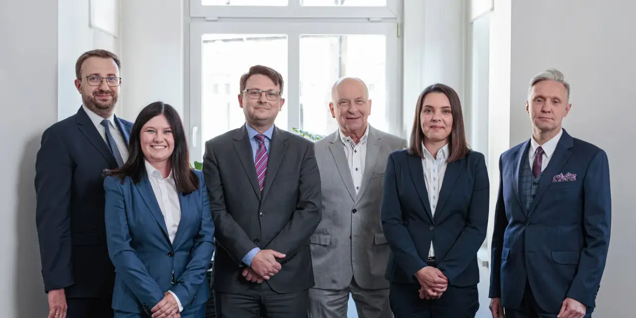 Czy adwokat może bronić członka rodziny? Etyka i wyzwania prawne