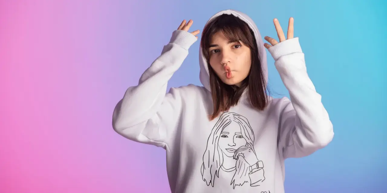 Jak usunąć nadruk z bluzy? Bezpieczne metody krok po kroku