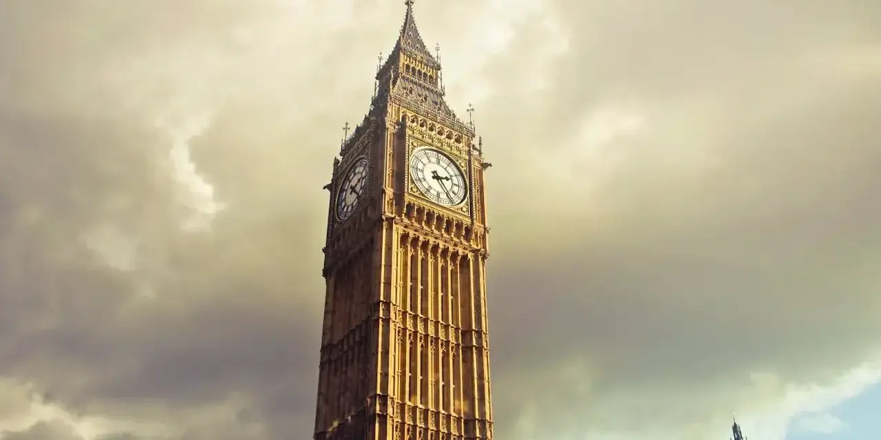 Big Ben w Londynie, zastanawiam się, ile się leci do Londynu, by zobaczyć tę wieżę.