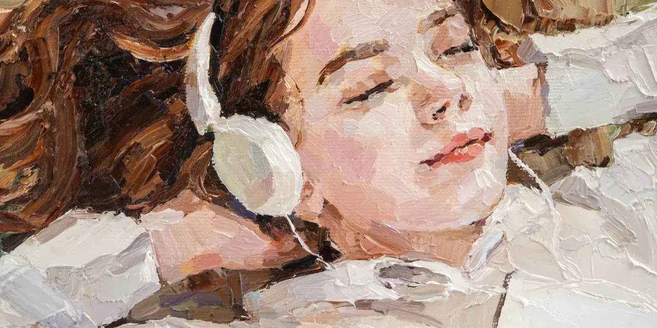 Retrato de una joven con auriculares, sumergida en el impresionismo musical. Su rostro relajado y ojos cerrados transmiten la profunda conexión con la melodía.