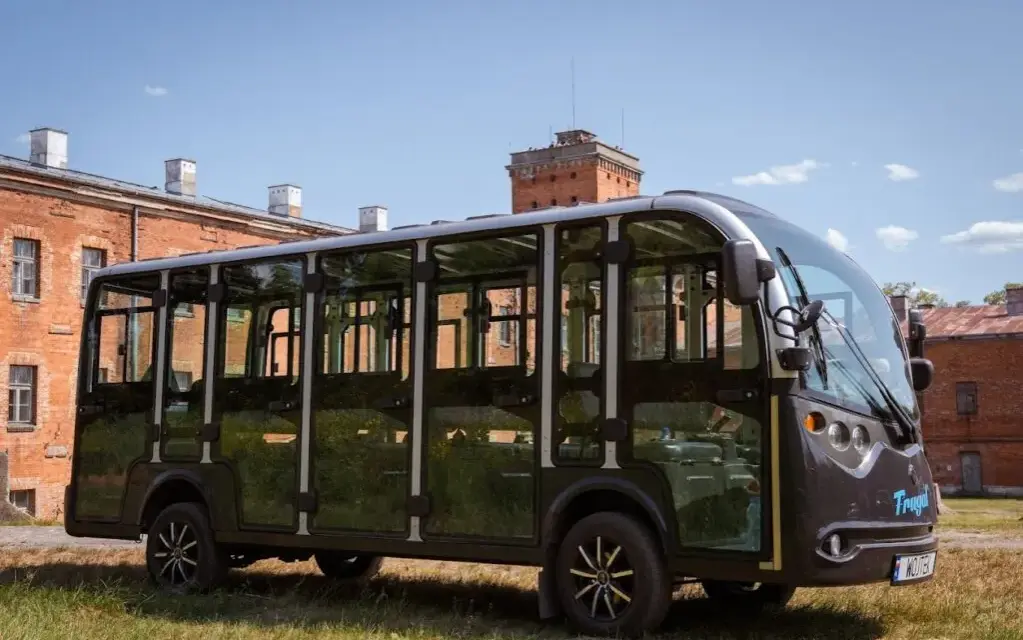 Gdzie się zatrzymuje bus Modlin? Przewodnik po przystankach