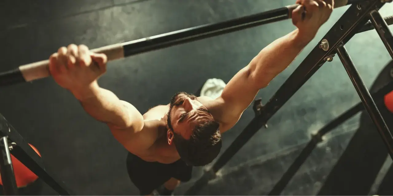 CrossFit: Co to znaczy? Poznaj zasady i efekty, które zaskakują!