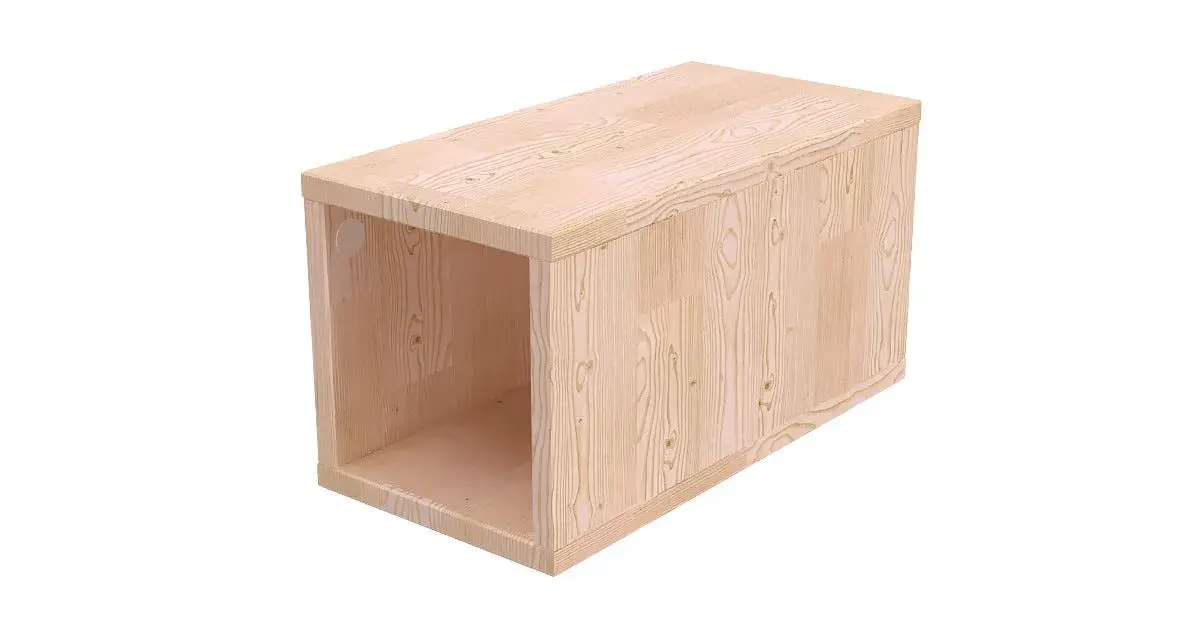 Scatola in legno chiaro, ideale per stoccaggio. Valuta il prezzo legno al metro cubo per i tuoi progetti.