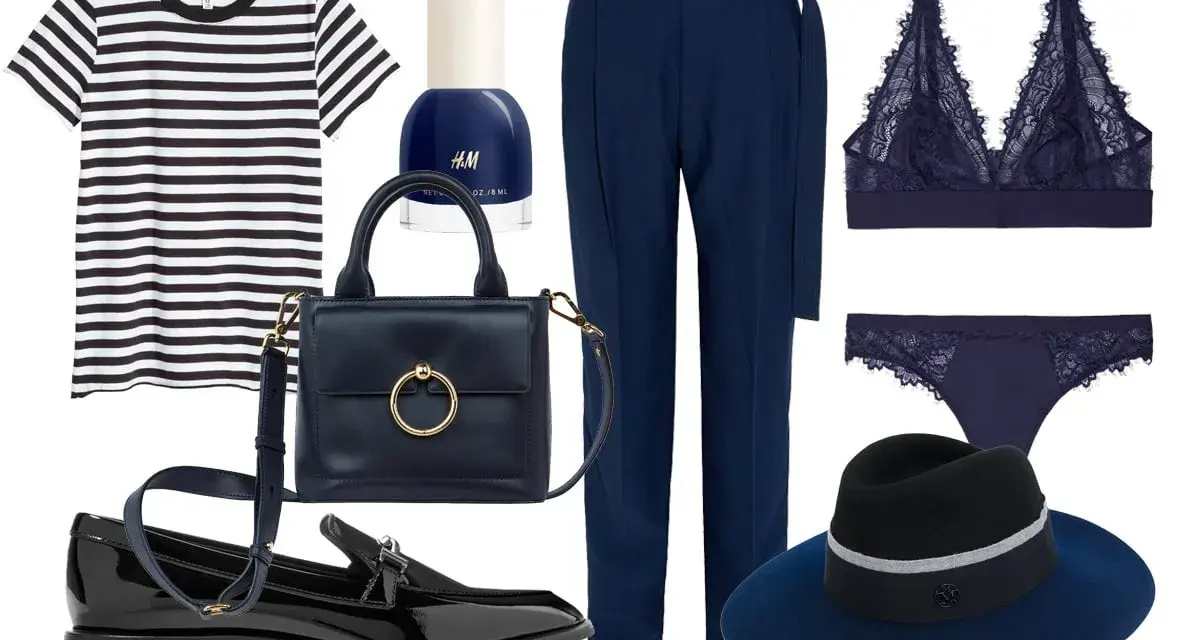 Conjunto elegante: camiseta a rayas, pantalón azul marino, lencería de encaje, bolso, zapatos y sombrero. El azul y negro combinan a la perfección.