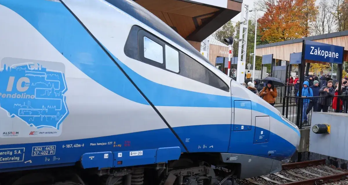 Pendolino zbliża się do stacji Zakopane. Czy to ten pociąg jedzie do Zakopanego?