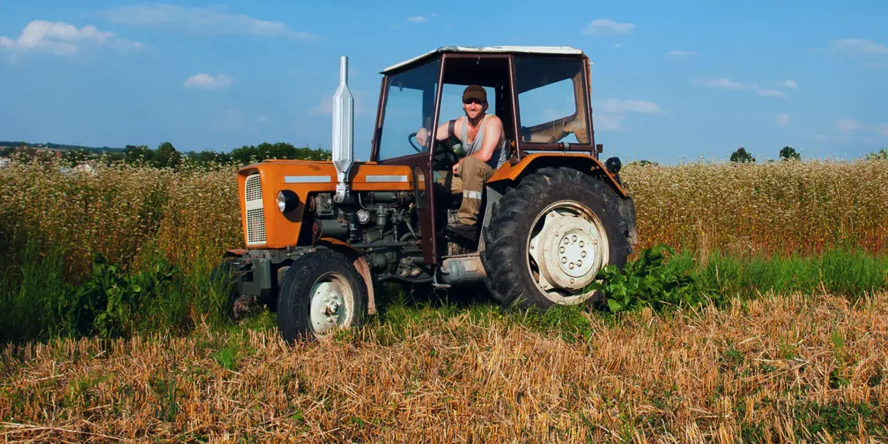 Jaki olej do ciągnika? Wybierz mądrze i przedłuż życie maszyny