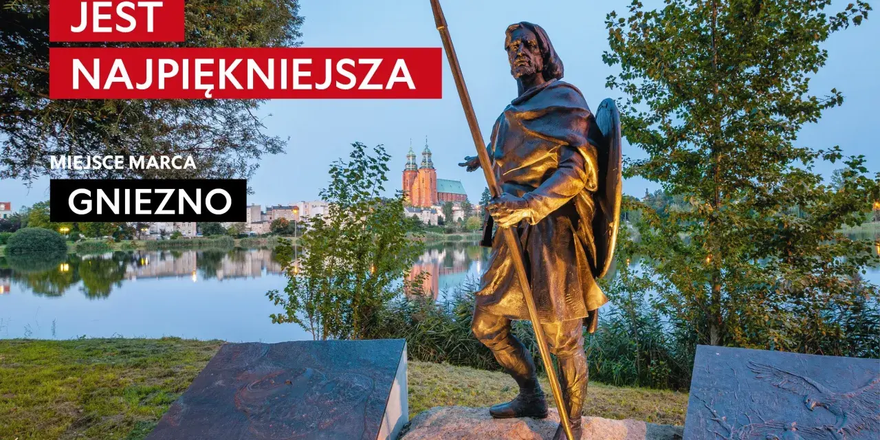 Pomnik w Gnieźnie, nawiązujący do legendy o orle białym. W tle jezioro i katedra.