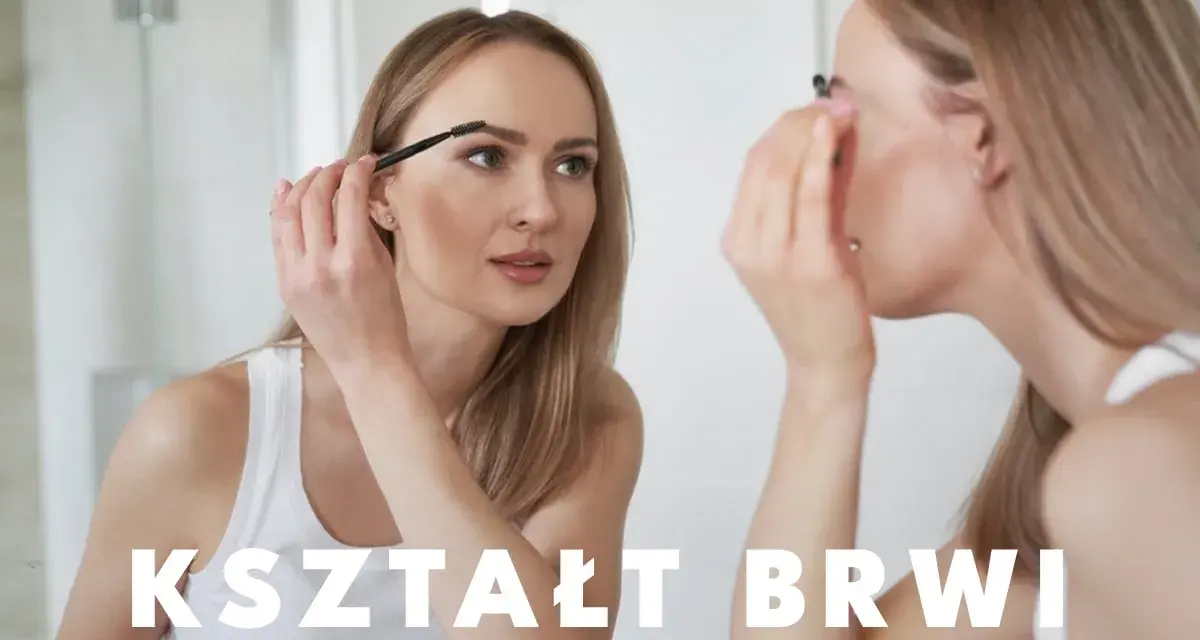 Kobieta w łazience poprawia makijaż, skupiając się na idealnej geometrii brwi.