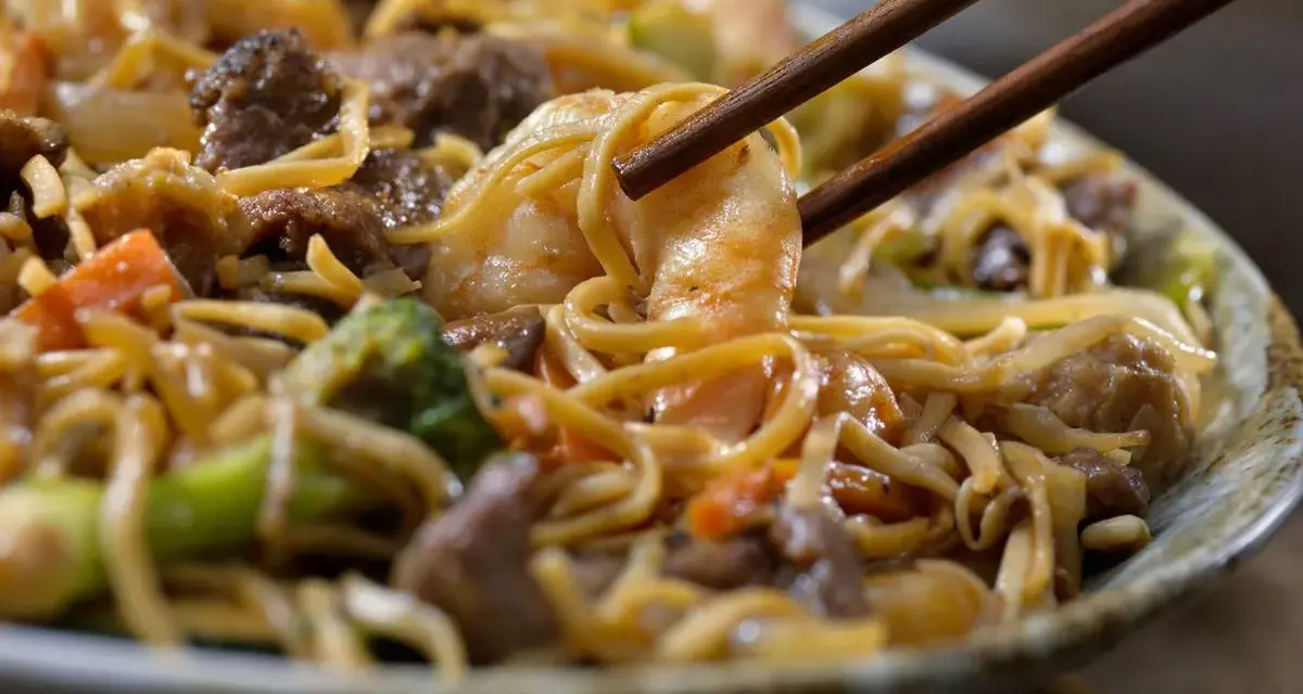 Makaron chow mein z czego jest zrobiony? Odkryj tajemnice składników