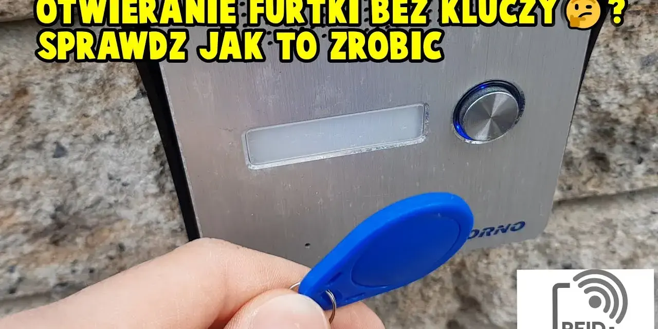 Zapomniałeś kluczy? Jak otworzyć drzwi domofonem: kody, tel, brelok