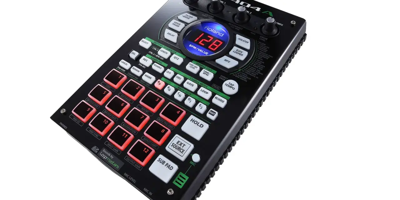 Roland SP-404 A, sampler z 12 podświetlanymi padami, idealny do tworzenia bitów i pętli.