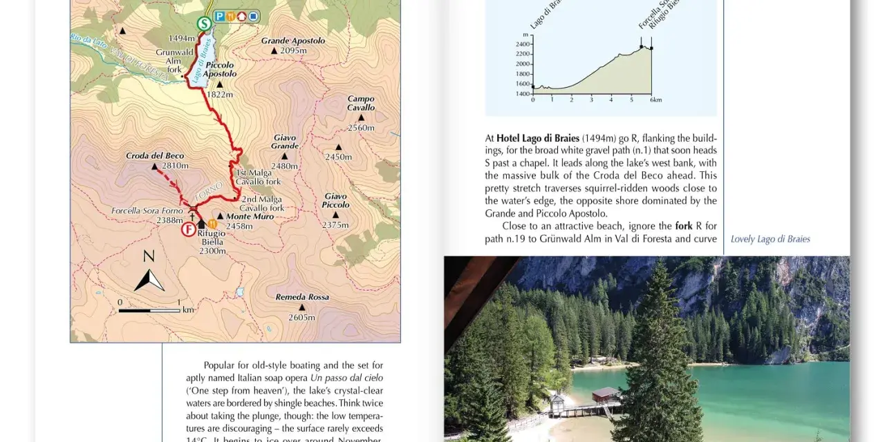 Mapa szlaku Alta Via 1 przez Dolomity, prowadzącego do Lago di Braies. Widok na jezioro i góry.