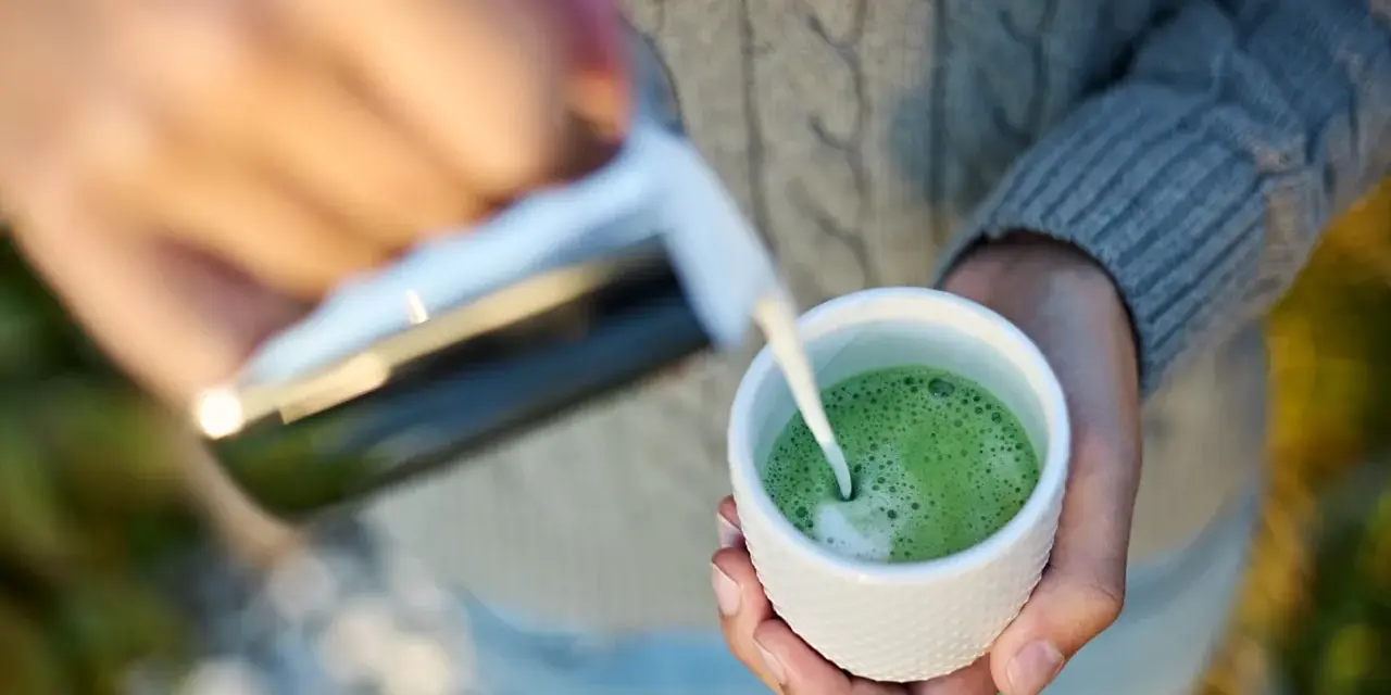 Jak smakuje matcha? Odkryj sekrety idealnego smaku!