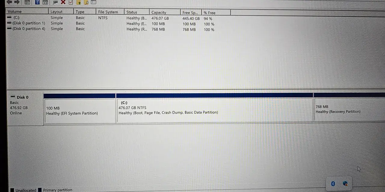 Zrzut ekranu z narzędzia Zarządzanie dyskami w systemie Windows, pokazujący partycje dysku C, EFI i odzyskiwania.