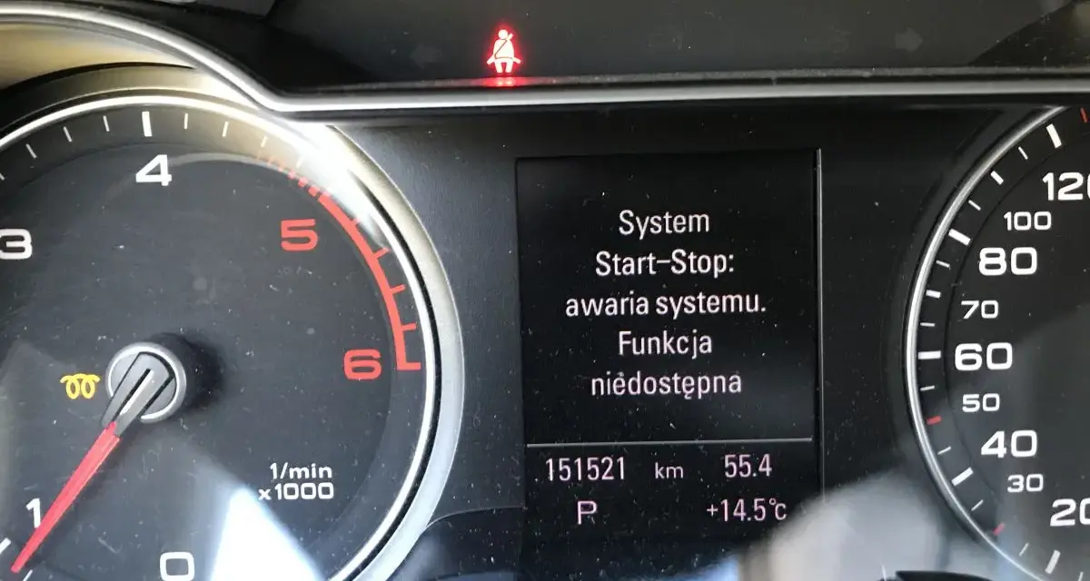 Awaria systemu Start-Stop w Audi p1602. Funkcja niedostępna. Na desce rozdzielczej świeci się kontrolka pasów.