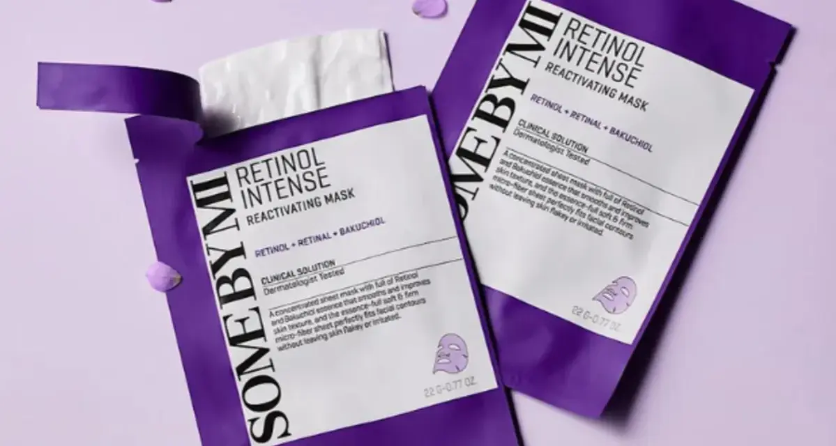 Två SOME BY MI Retinol Intense Reactivating Masks. Dessa masker innehåller retinol och bakuchiol, där det finns två former av vitamin A vilka ger en slätare hud.