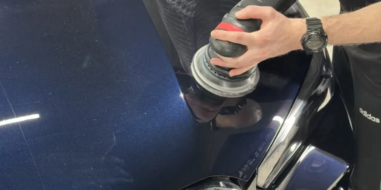 Jak myć auto po ceramice? Ekspert radzi: Trwały blask bez błędów.