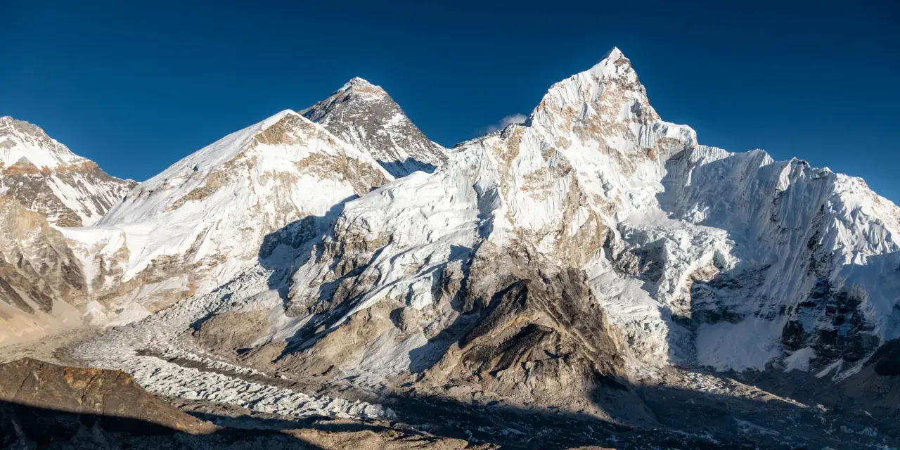 Jaka jest największa góra na świecie? Odkryj fascynujące fakty o Everestcie