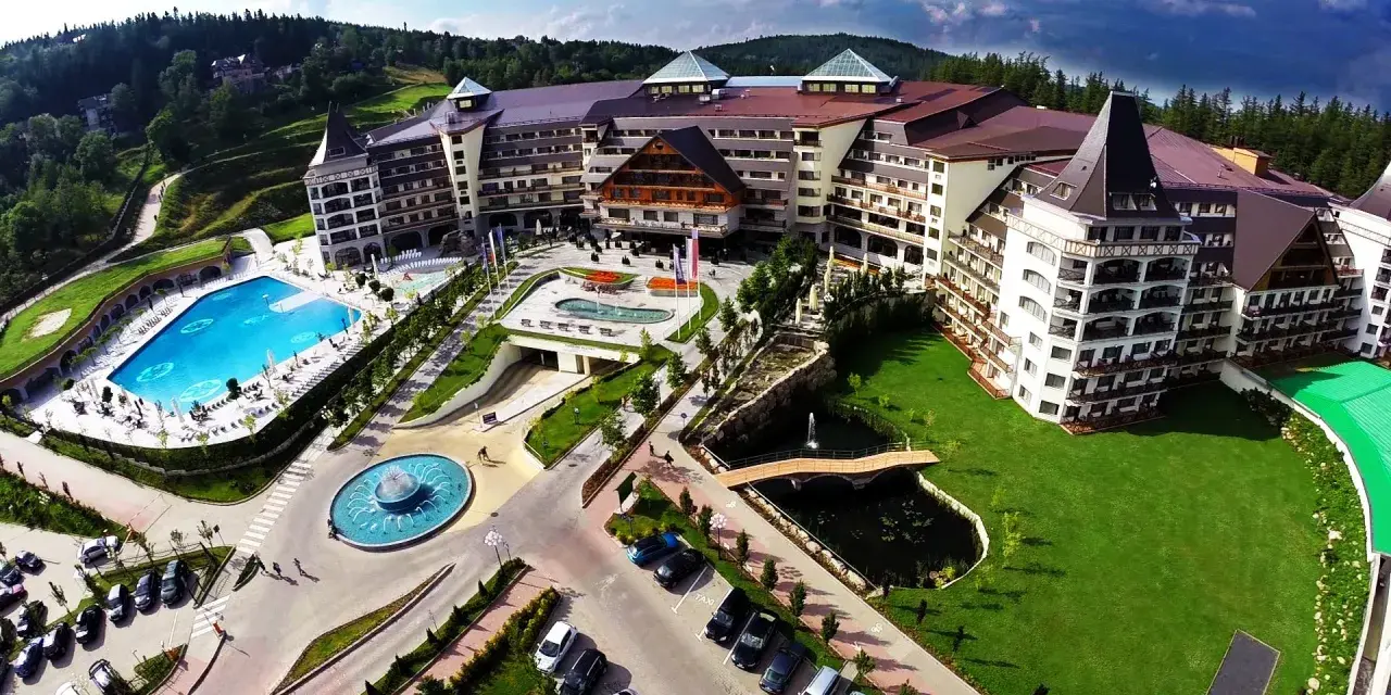 Ile kosztuje doba w hotelu Gołębiewski w Karpaczu? Ceny i porady