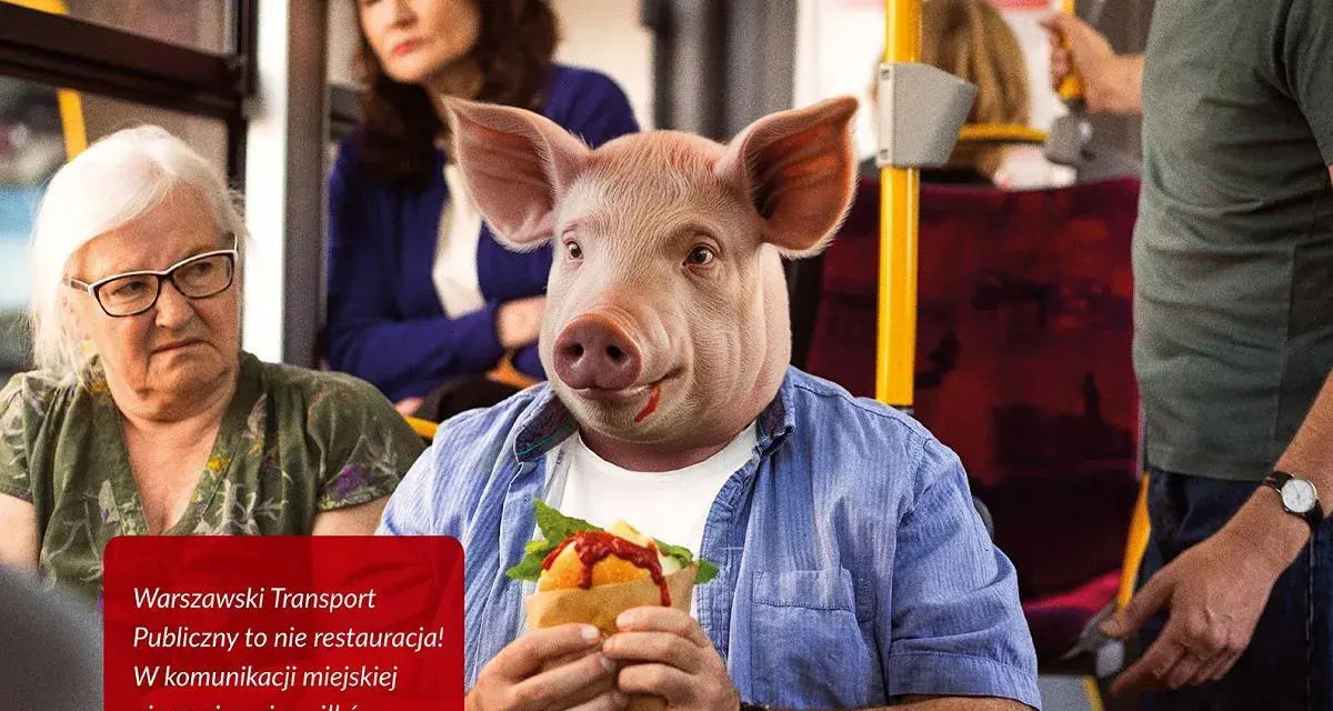 Gruba świnia z kanapką w ręku siedzi w autobusie obok starszej pani. Komunikat przypomina, że transport publiczny to nie restauracja.