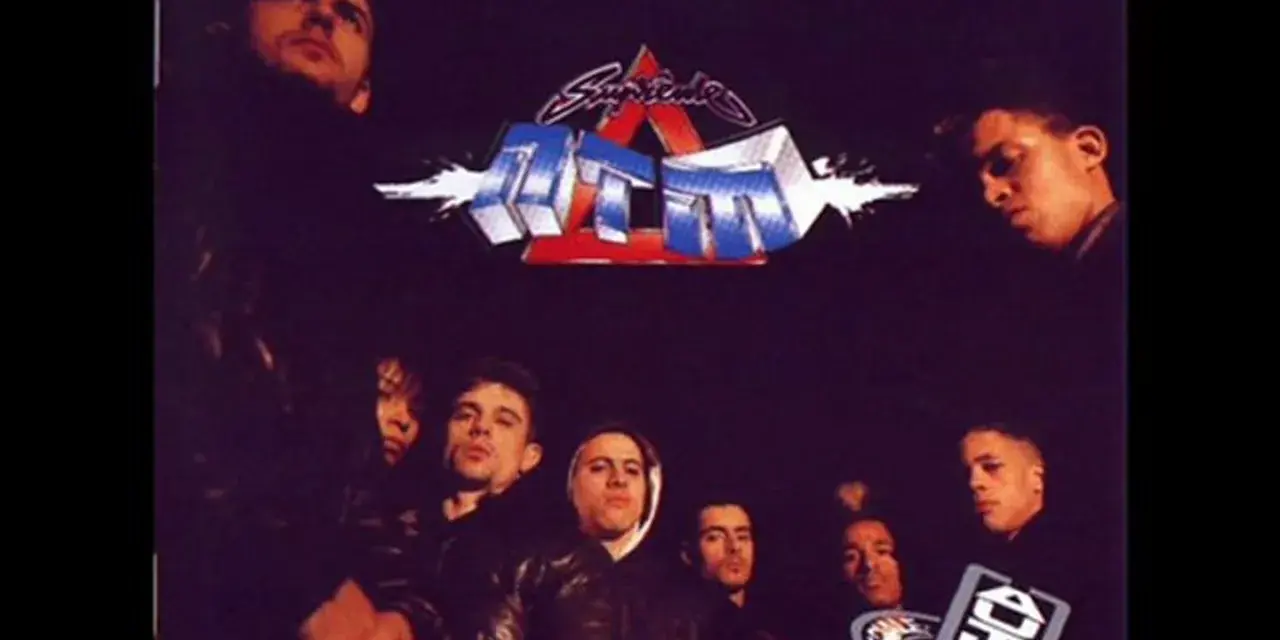 Le premier groupe de rap français, IAM, pose pour une photo emblématique.