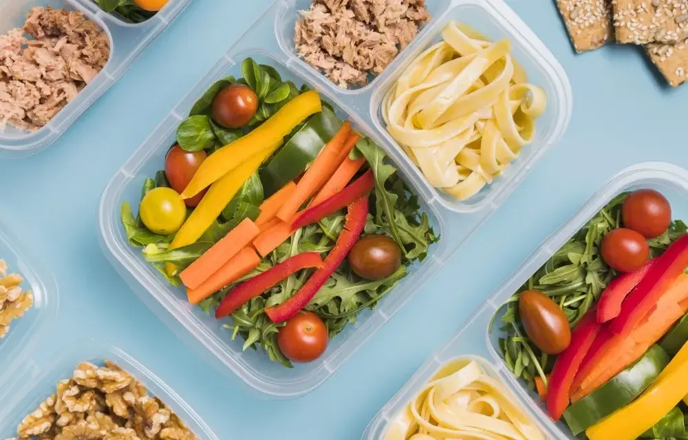 Przepisy na zdrowy lunch do pracy, które zaoszczędzą Twój czas