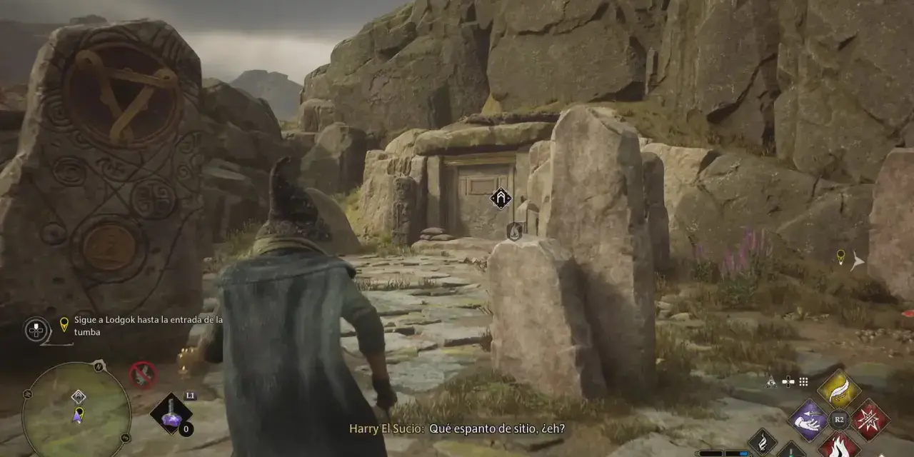 En Hogwarts Legacy, el jugador se acerca a una entrada de cueva, quizás buscando el yelmo de Urtkot.