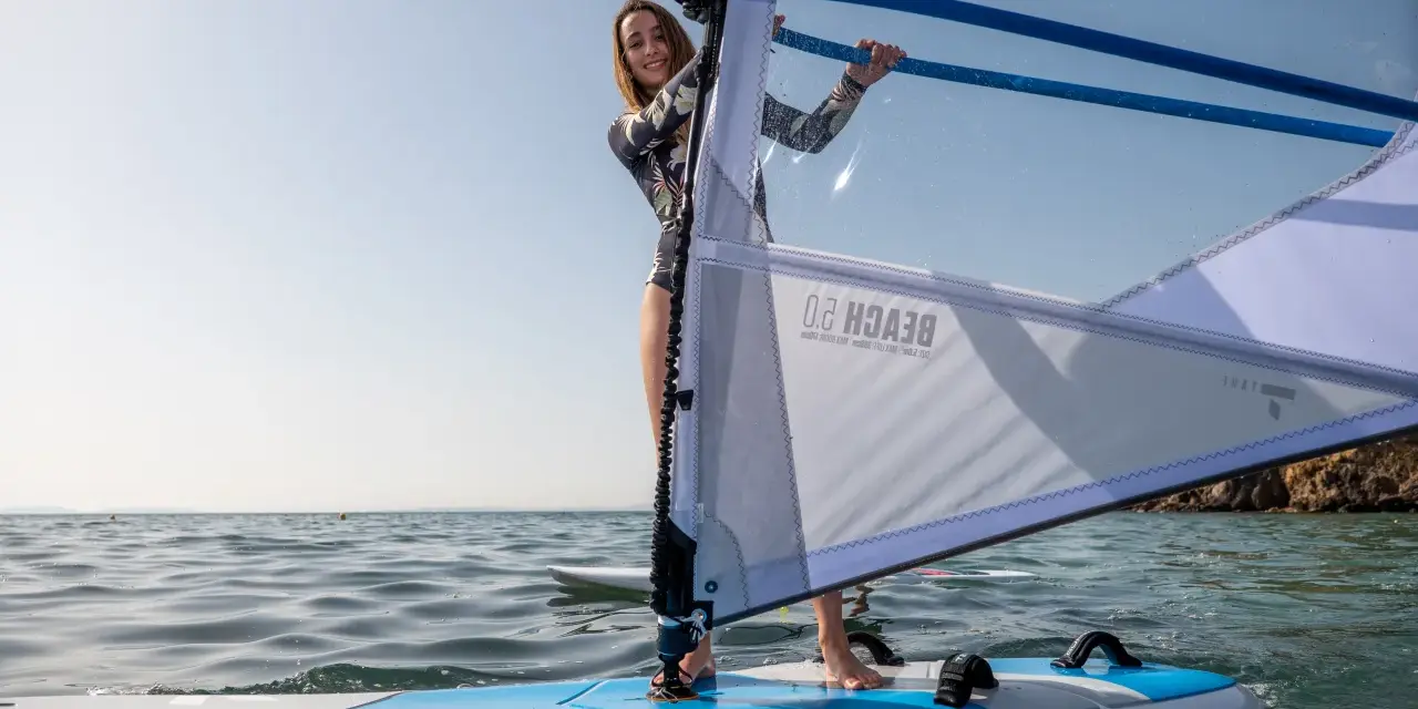 Deska windsurfingowa: Jak dobrać, by szybko pływać i nie żałować?