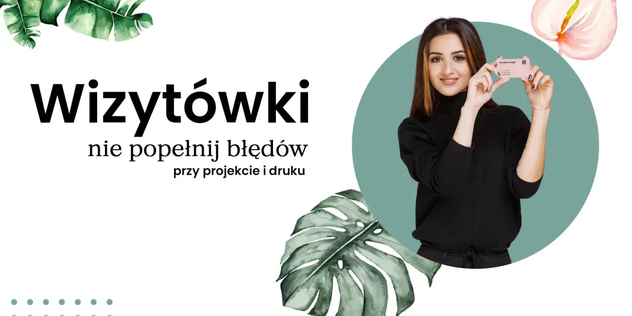 Kobieta prezentuje wizytówkę, a obok tekst "Wizytówki nie popełnij błędów przy projekcie i druku".