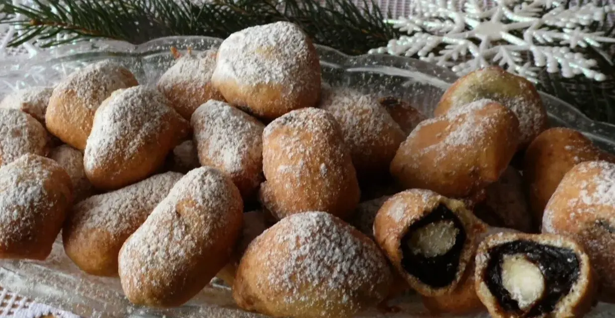 Pyszne pączki z powidłami śliwkowymi i kawałkiem banana. Idealne, gdy zastanawiasz się, co zrobić ze śliwek.
