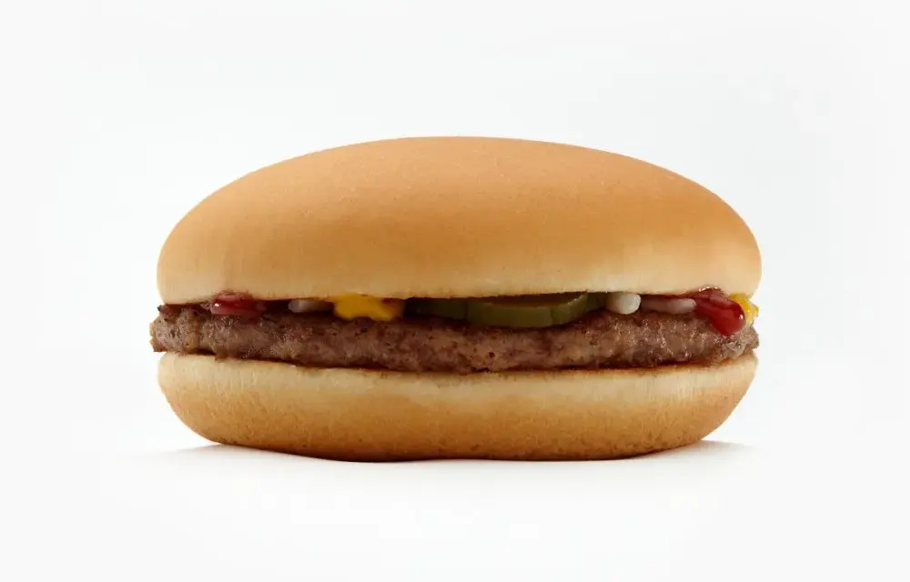 Hamburger McDonald's: 253 kcal? Zobacz, co jesz i porównaj!