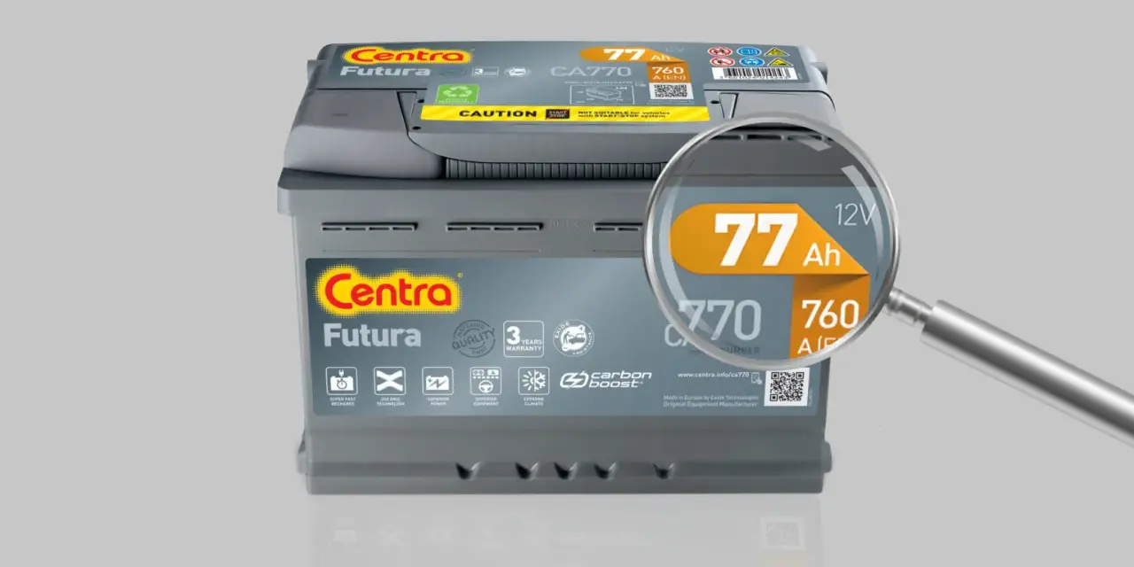 Akumulator Centra Futura 77 Ah, z powiększeniem pokazującym jego parametry.