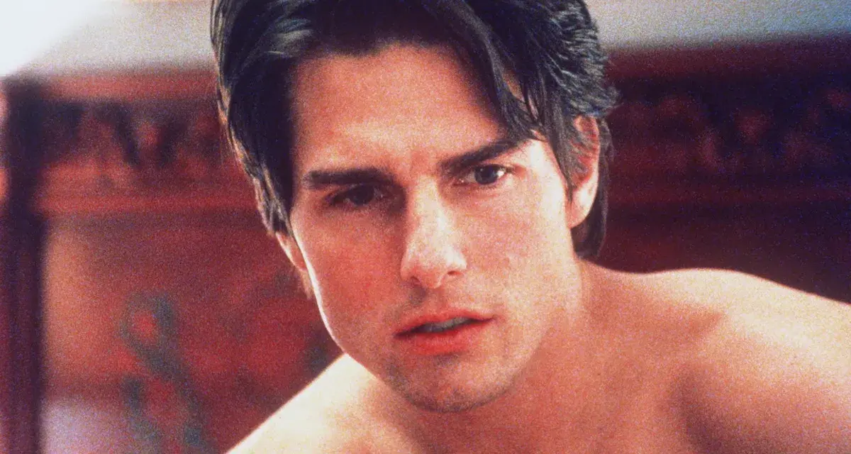 Tom Cruise w jednym ze swoich filmów, z charakterystycznym spojrzeniem.