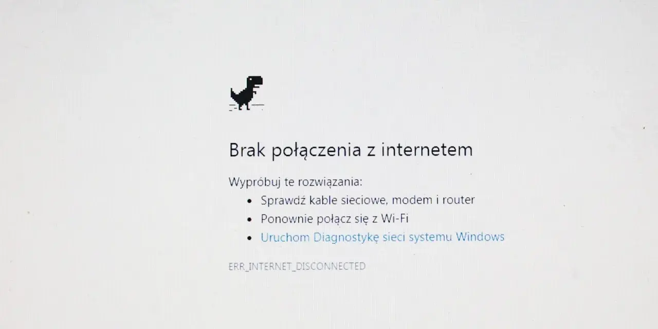 Dinozaur z Chrome pokazuje komunikat "Brak połączenia z internetem". Wi-Fi połączono, brak internetu.