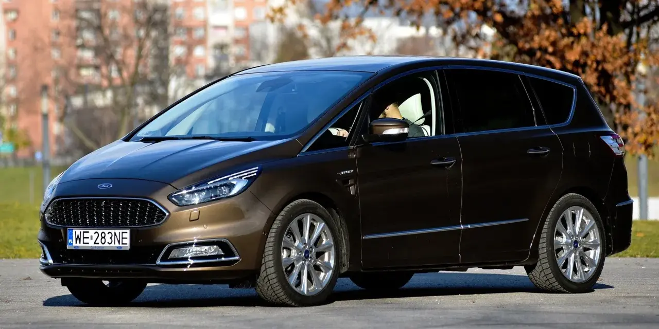 Pojemność baku Ford S-MAX – ile litrów paliwa naprawdę potrzebujesz?