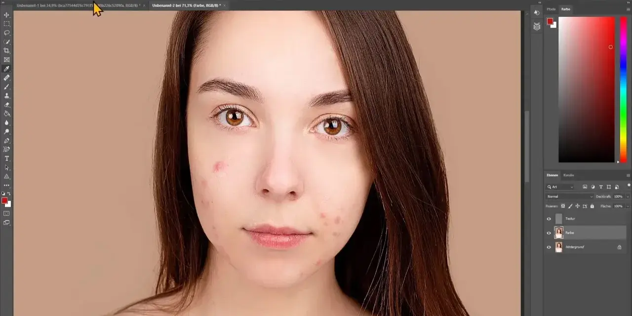 Portrait d'une jeune femme avec des imperfections cutanées, en cours de retouche dans Photoshop.