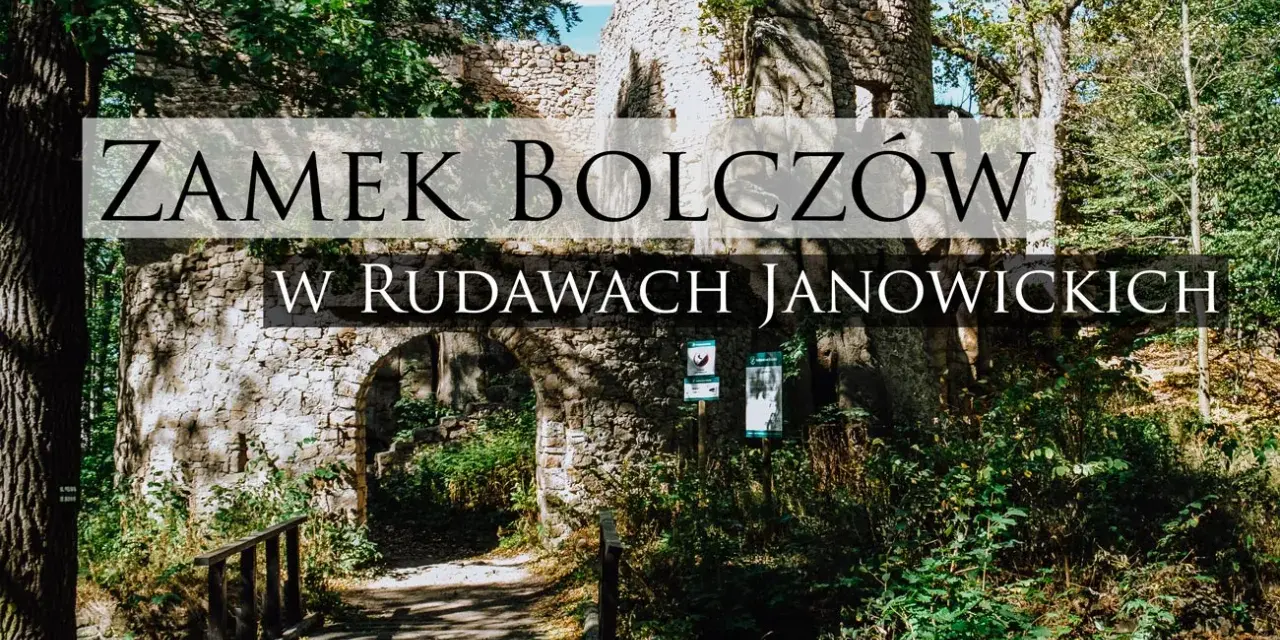 Kamienne ruiny zamku Bolczów w Rudawach Janowickich, malownicza trasa przez las.