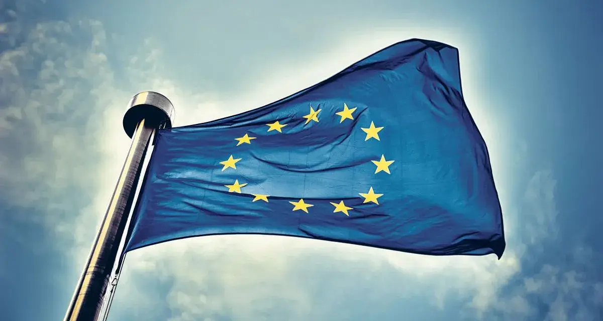 Jak wygląda flaga Unii Europejskiej? Odkryj jej symbolikę i historię