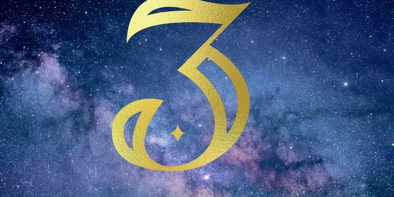 Złota cyfra 3 na tle gwieździstego nieba. Symbolizuje 3 rok numerologiczny, czas kreatywności i ekspresji.