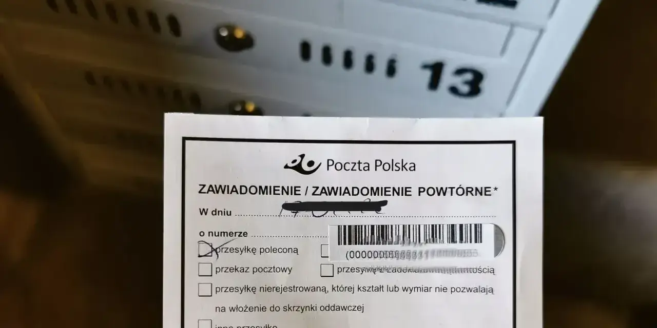 Jak wygląda awizo sądowe: formularz Poczty Polskiej z zaznaczoną przesyłką poleconą i miejscem na dane.