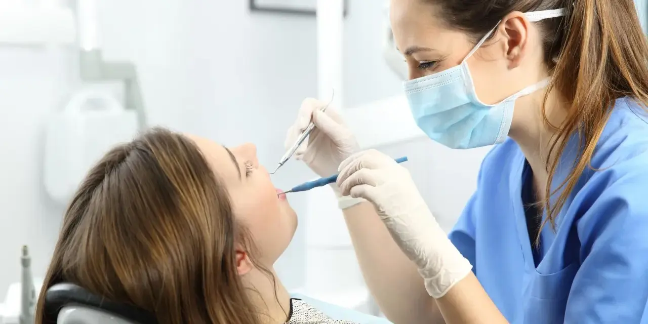 Ból zęba: 20 przyczyn, od próchnicy po serce. Kiedy do dentysty?